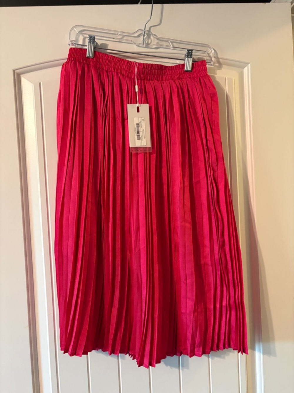 Hot Pink Pleated Skirt NWT Size Medium